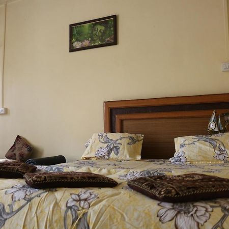 Mother Hostel Varanasi Exterior foto