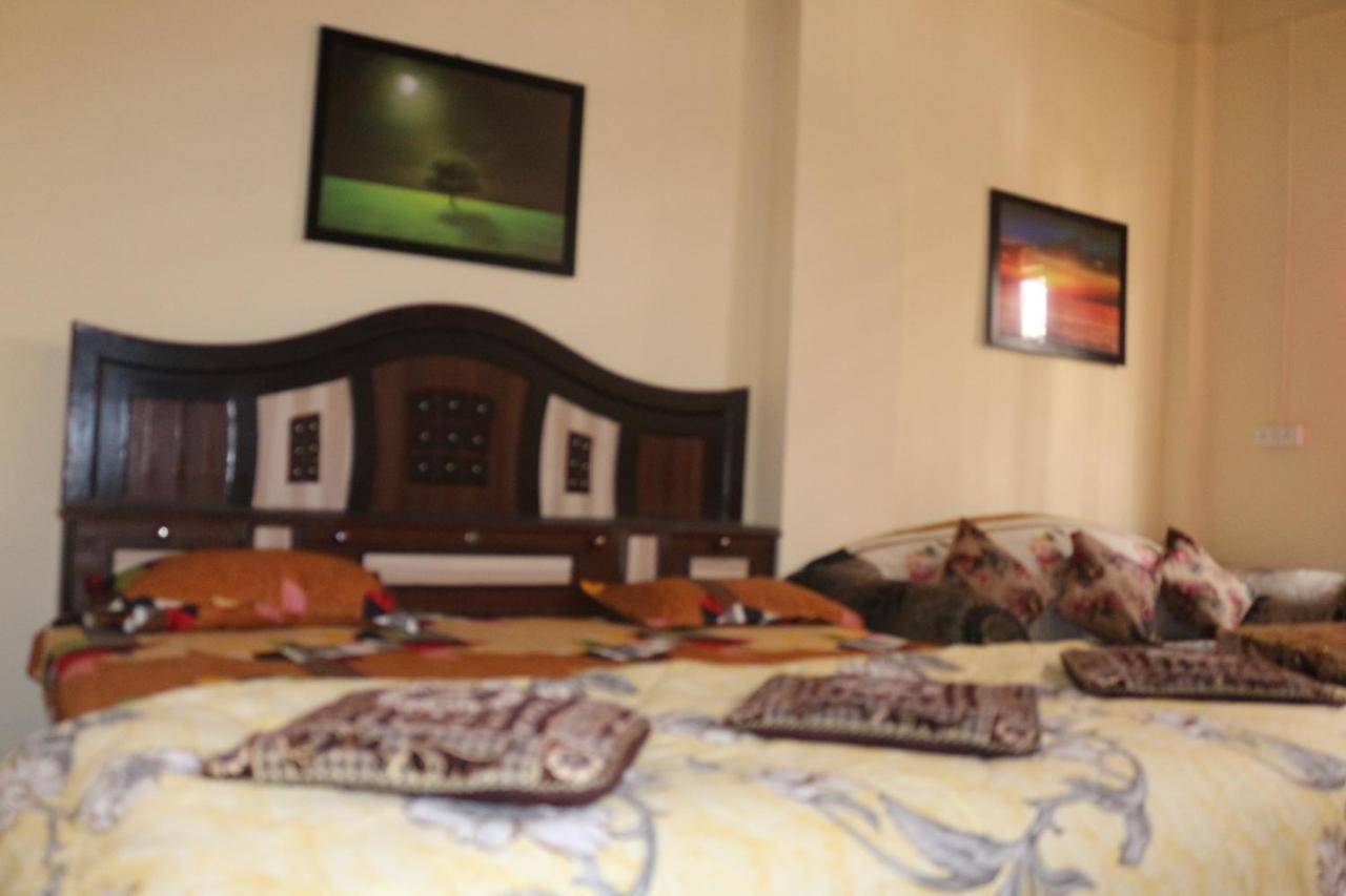 Mother Hostel Varanasi Exterior foto